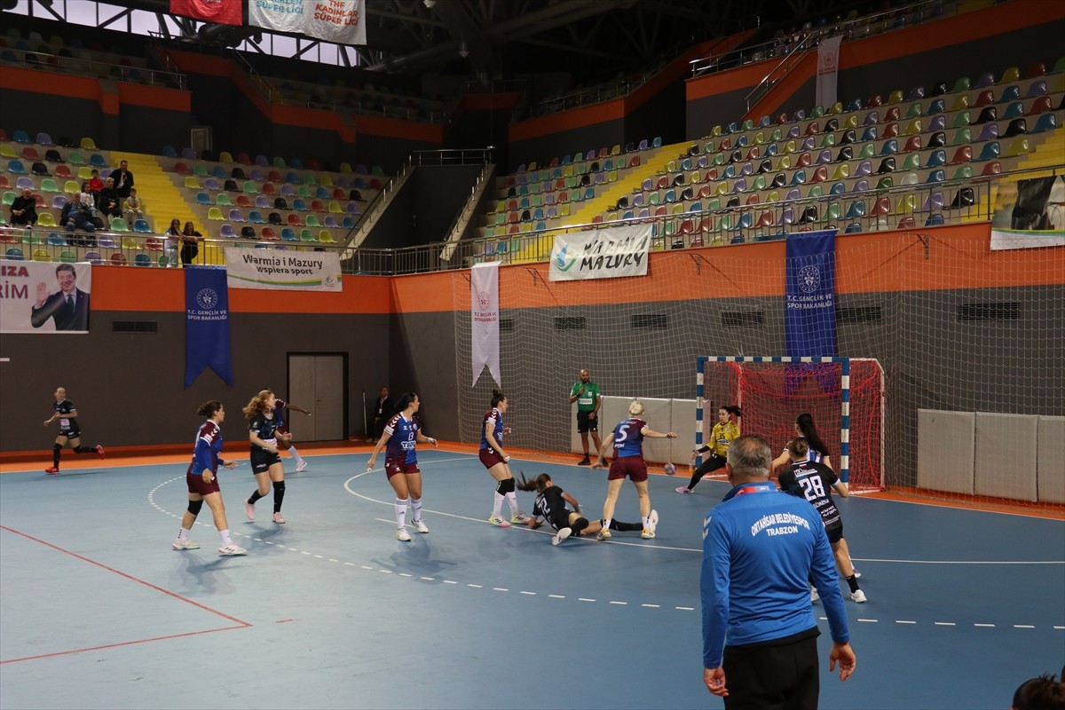 Hentbol EHF Kadınlar Avrupa Kupası 2. tur ilk maçında Energa Start Elblag, Trabzon Ortahisar...