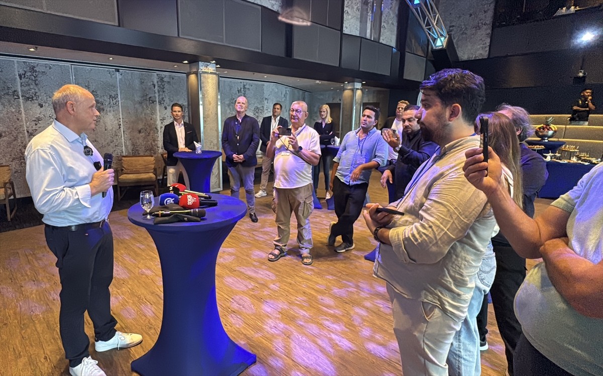 Malta bayraklı kruvaziyer "Mein Schiff 5", 2 bin 545 yolcusuyla Muğla'nın Bodrum ilçesine geldi. ...