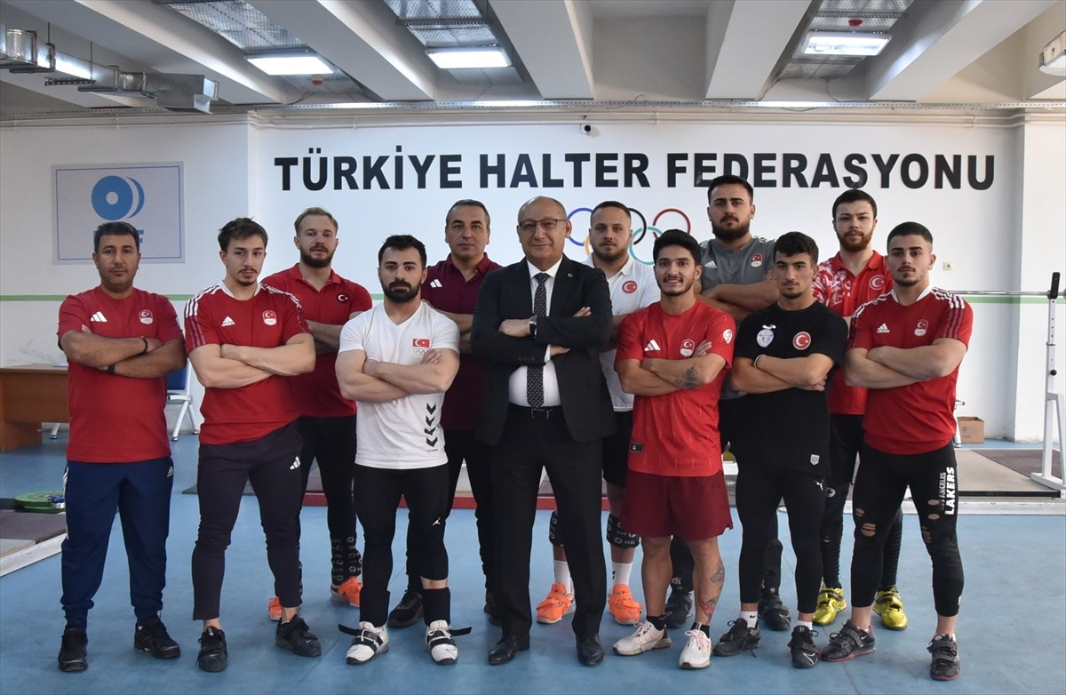 Milli halterciler, Norveç'in ev sahipliğinde gerçekleştirilecek 2025 Dünya Büyükler Halter...