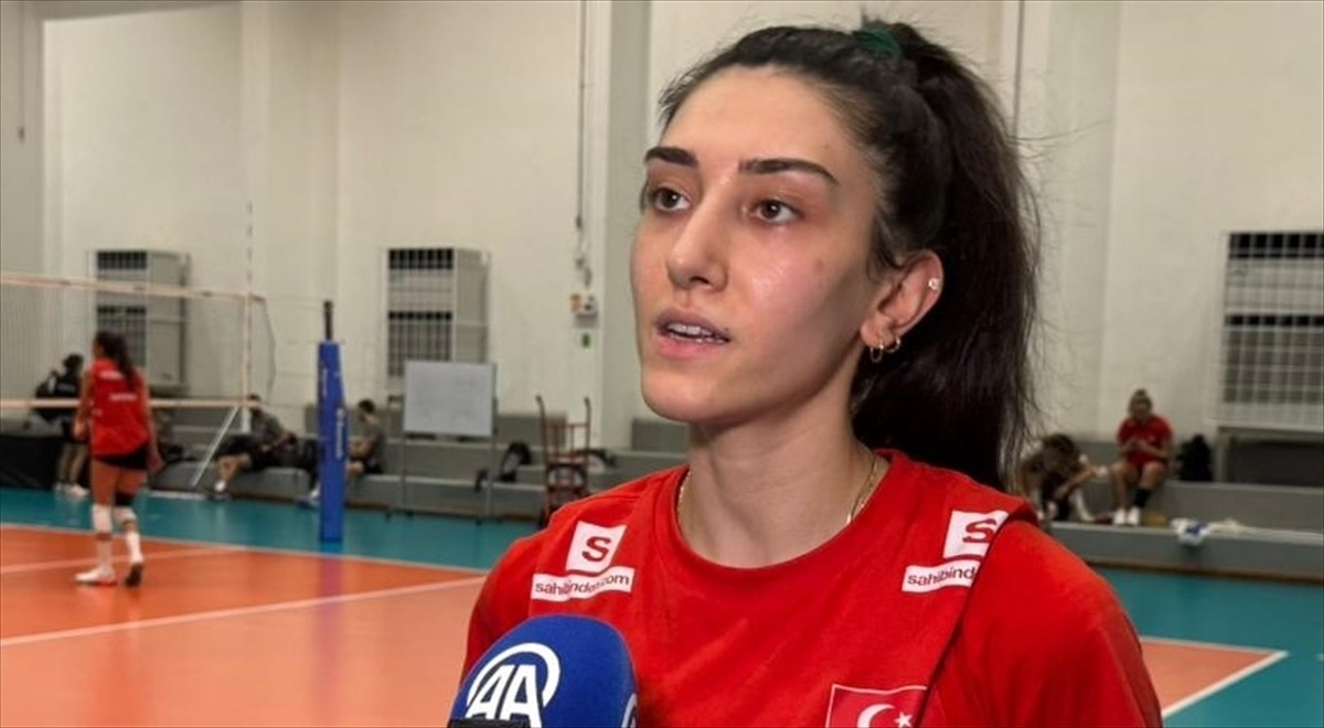 Milli voleybolcu Zehra Güneş (fotoğrafta), yarın Huamark Spor Salonu'nda TSİ 16.30'da başlayacak...