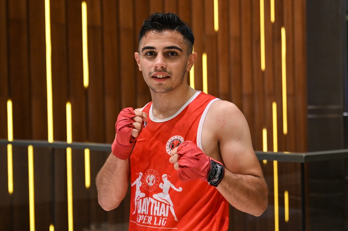 Muaythai Süper Ligi'ni şampiyon tamamlayarak milli takıma katılma hakkı kazanan sporcu Mehmet Ali...