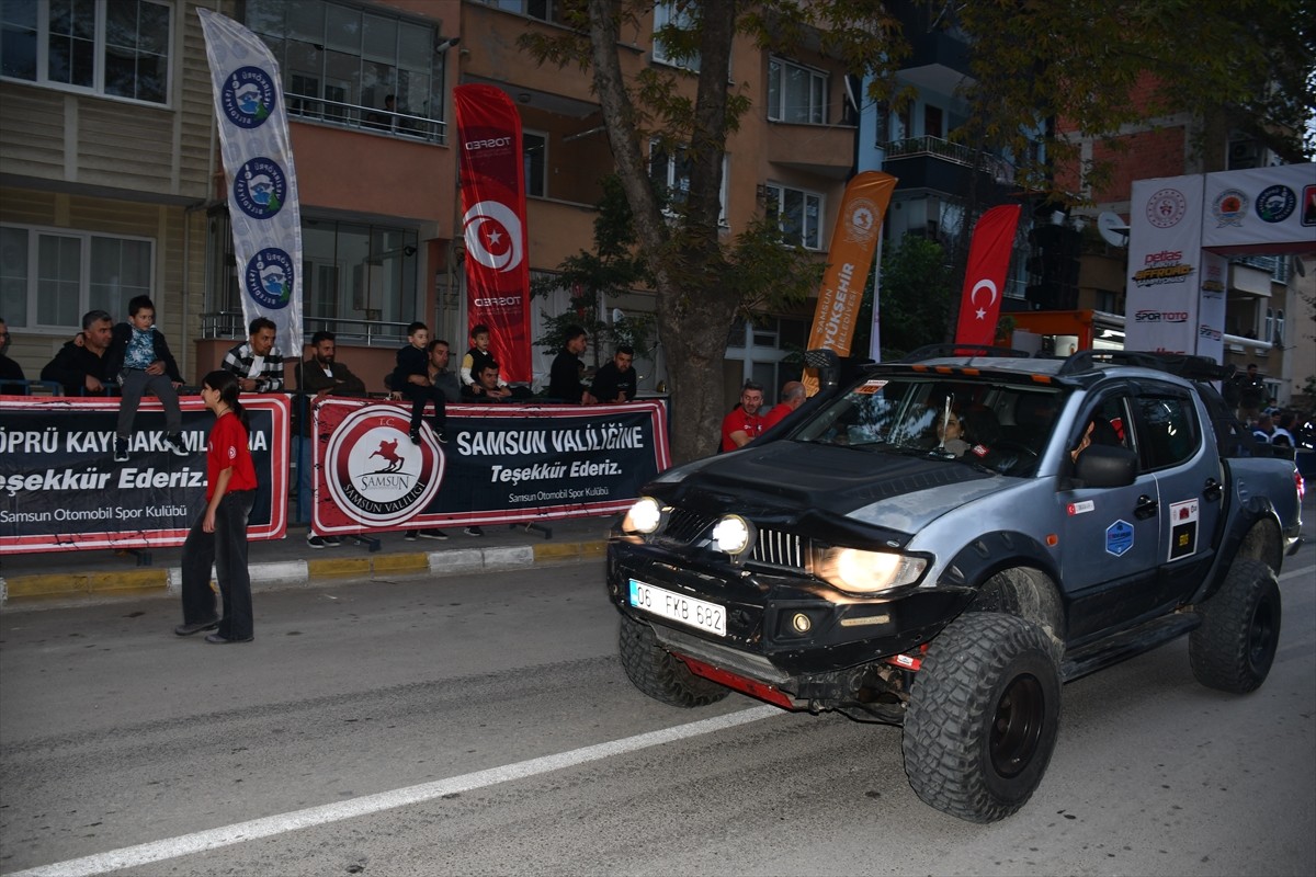 Petlas 2025 Türkiye Offroad Şampiyonası 4. Ayak Vezirköprü Yarışı, start seremonisiyle başladı....