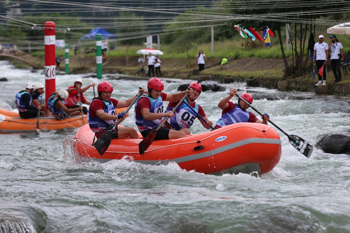 Rize'nin Ardeşen ilçesindeki Vali Recep Yazıcıoğlu Kano ve Rafting Parkuru'nda düzenlenen Rafting...
