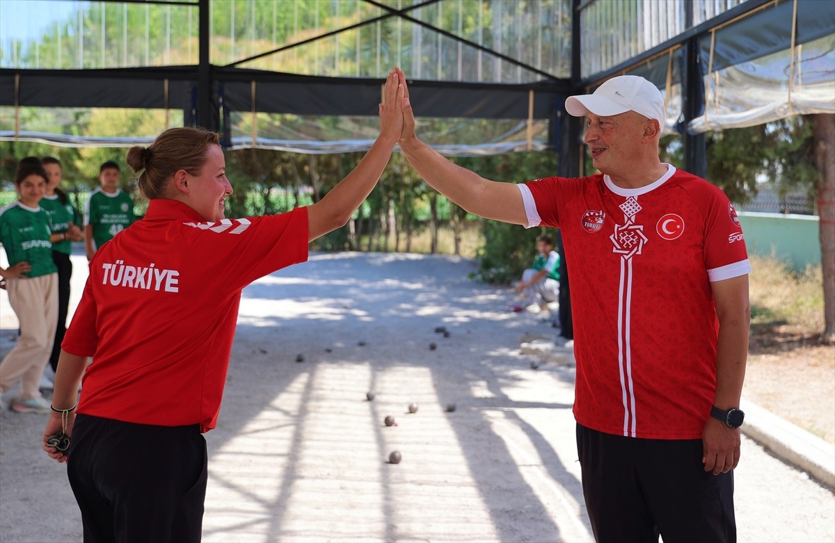 Samsun'un Alaçam ilçesindeki milli bocce sporcuları, Türkiye'yi uluslararası müsabakalarda temsil...