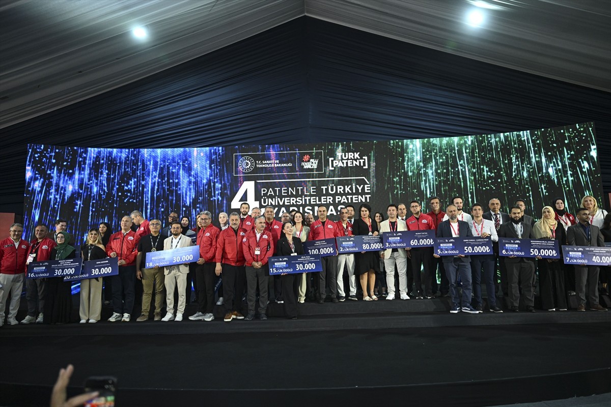 Sanayi ve Teknoloji Bakanı Mehmet Fatih Kacır, İstanbul Atatürk Havalimanı'nda Sanayi ve Teknoloji...