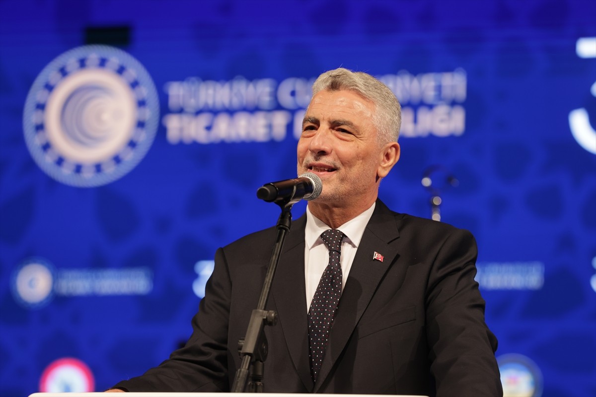 Ticaret Bakanı Ömer Bolat, Kırşehir'de Cacabey Meydanı'nda düzenlenen 38. Ahilik Haftası Kapanış...