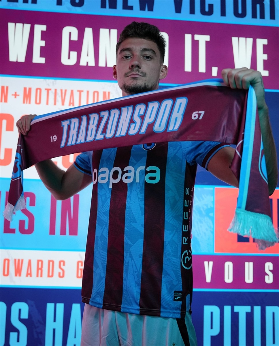 Trabzonspor, Beşiktaş'tan Arnavut futbolcu Ernest Muçi'yi satın alma opsiyonuyla bir yıl...