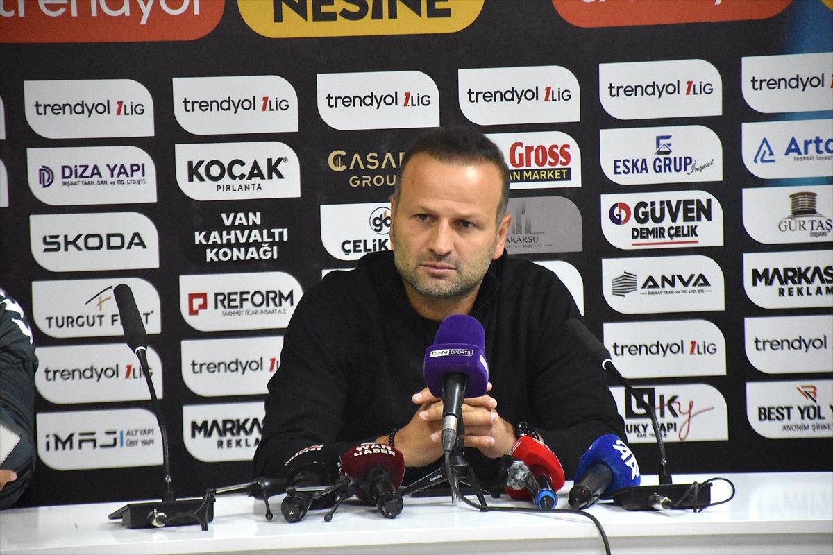 Trendyol 1. Lig'in 6. haftasında Vanspor'la 0-0 berabere kalan  Özbelsan Sivasspor'un Teknik...