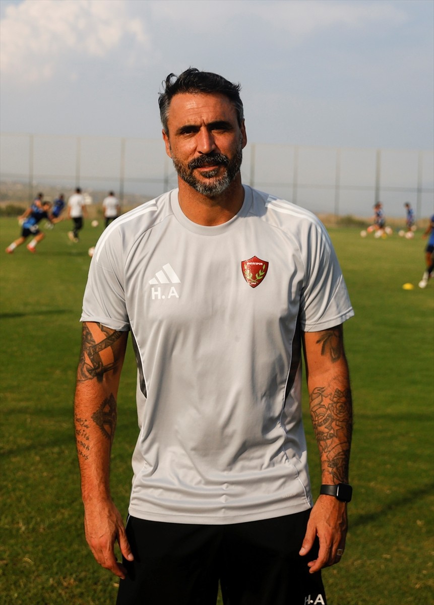 Trendyol 1. Lig ekiplerinden Atakaş Hatayspor'un teknik direktörü Hugo Almeida,  hedefleriyle...