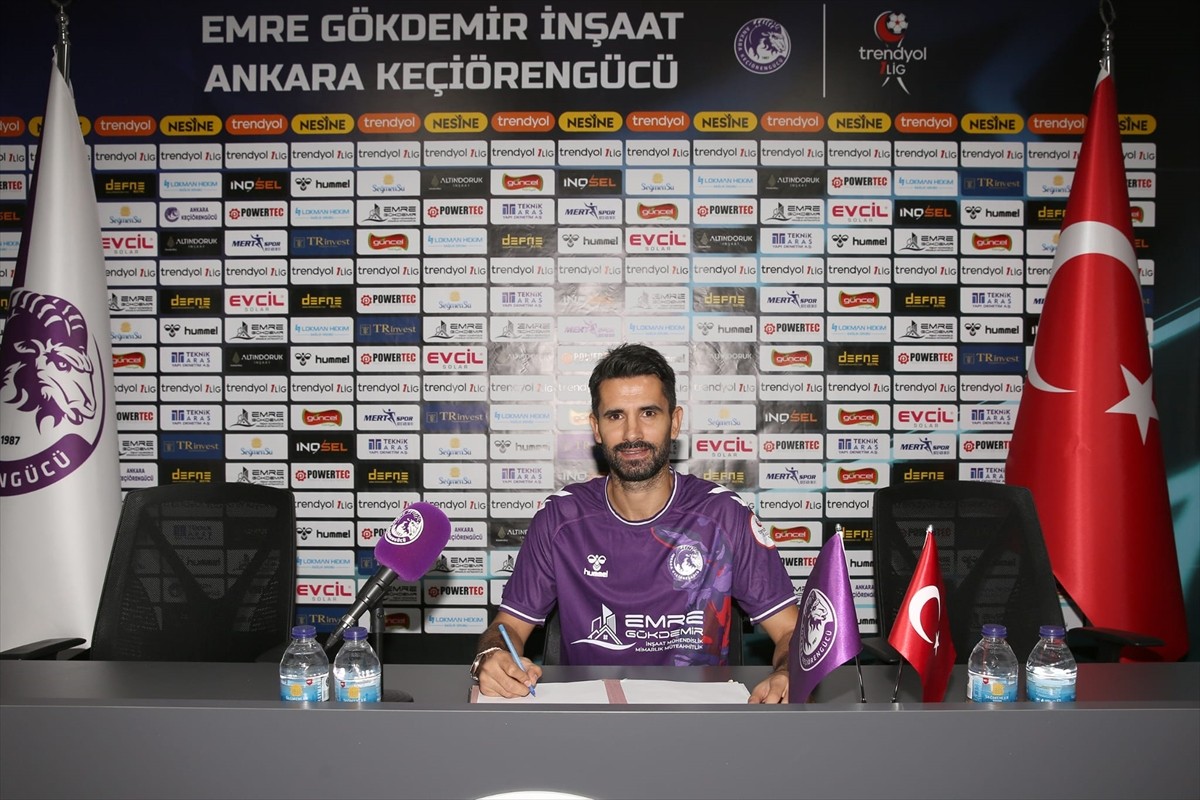 Trendyol 1. Lig ekiplerinden Emre Gökdemir İnşaat Ankara Keçiörengücü, orta saha oyuncusu Alper...
