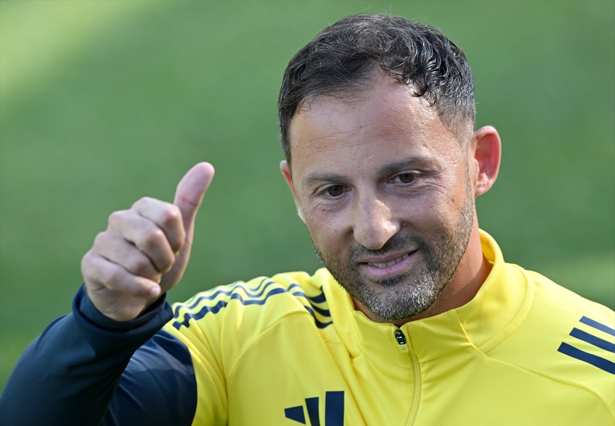 Trendyol Süper Lig'in 5. haftasında Trabzonspor'u konuk edecek Fenerbahçe, yeni teknik direktörü...