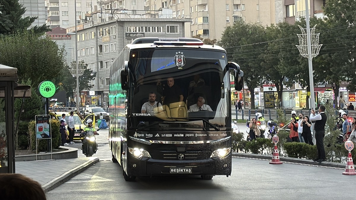 Trendyol Süper Lig 1. hafta erteleme maçında yarın Zecorner Kayserispor ile karşılaşacak olan...