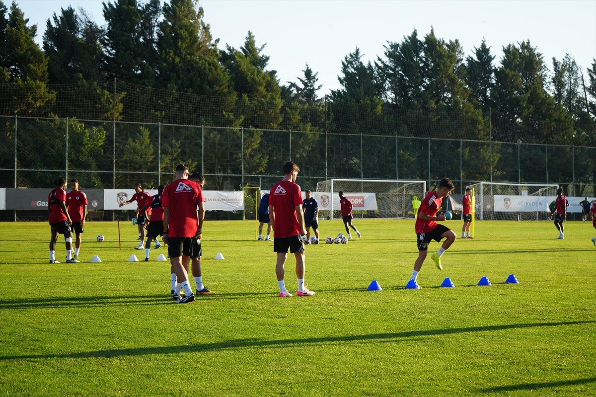 Trendyol Süper Lig ekiplerinden Gaziantep FK'nin oyuncusu Myenty Abena, Trabzonspor maçına...