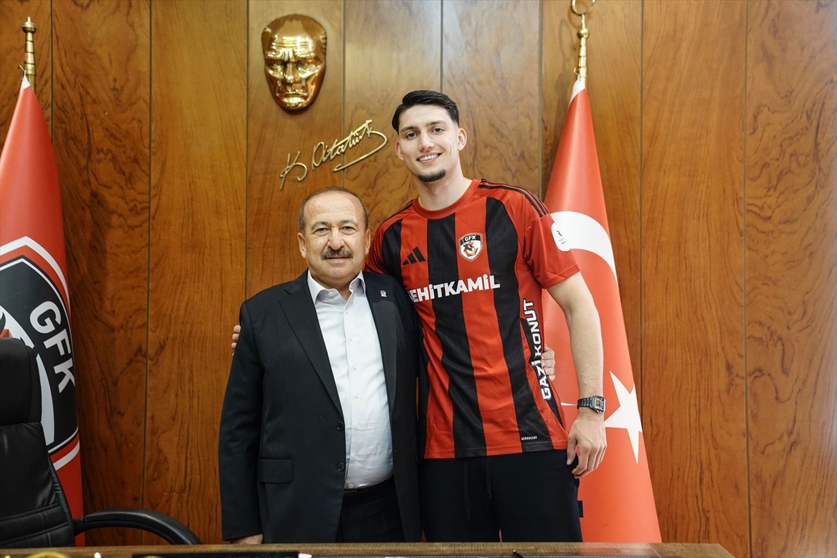 Trendyol Süper Lig ekiplerinden Gaziantep FK, hücum oyuncusu Yusuf Kabadayı'yı satın alma opsiyonu...