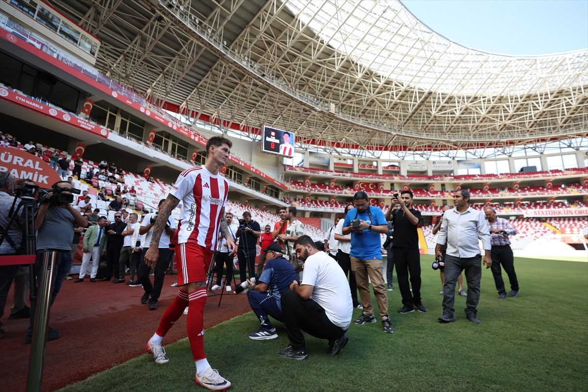 Trendyol Süper Lig ekiplerinden Hesap.com Antalyaspor, Corendon Airlines Park Antalya Stadı'nda...