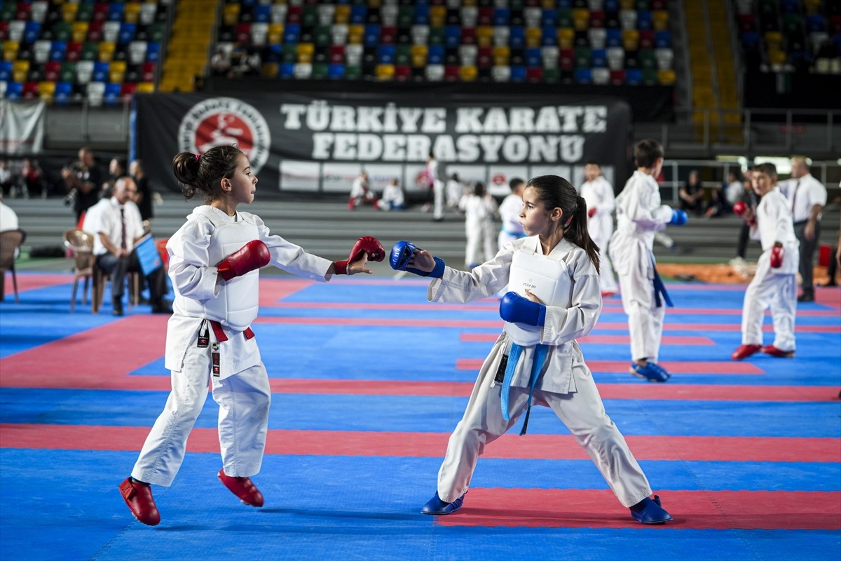 Türkiye Karate Federasyonu (TKF) ve İHH İnsani Yardım Vakfı iş birliğiyle düzenlenen karate...