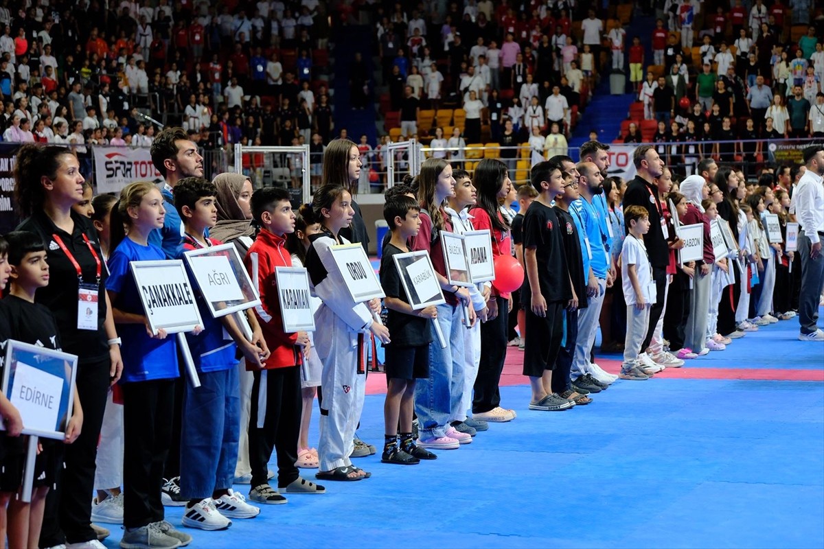 Türkiye Minikler Tekvando Şampiyonası, rekor katılımla Ankara'da düzenleniyor. Taha Akgül Spor...