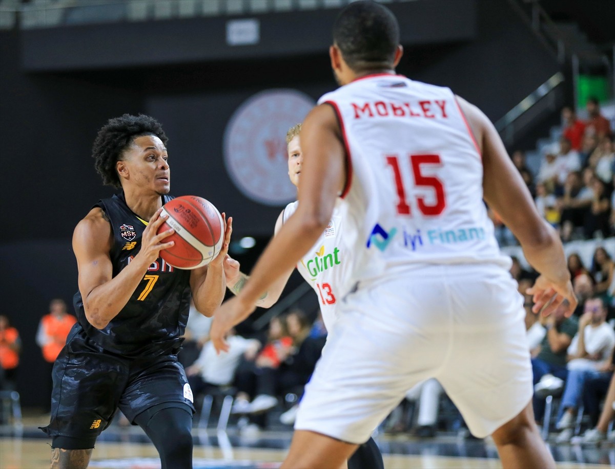 Türkiye Sigorta Basketbol Süper Ligi’nin ilk haftasında Glint Manisa Basket ile Mersinspor...