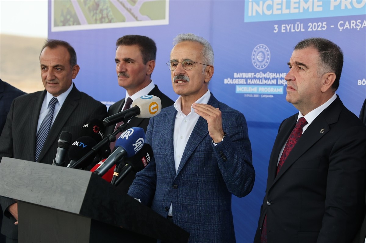 Ulaştırma ve Altyapı Bakanı Abdulkadir Uraloğlu, Gümüşhane'nin Köse ilçesine bağlı Salyazı...