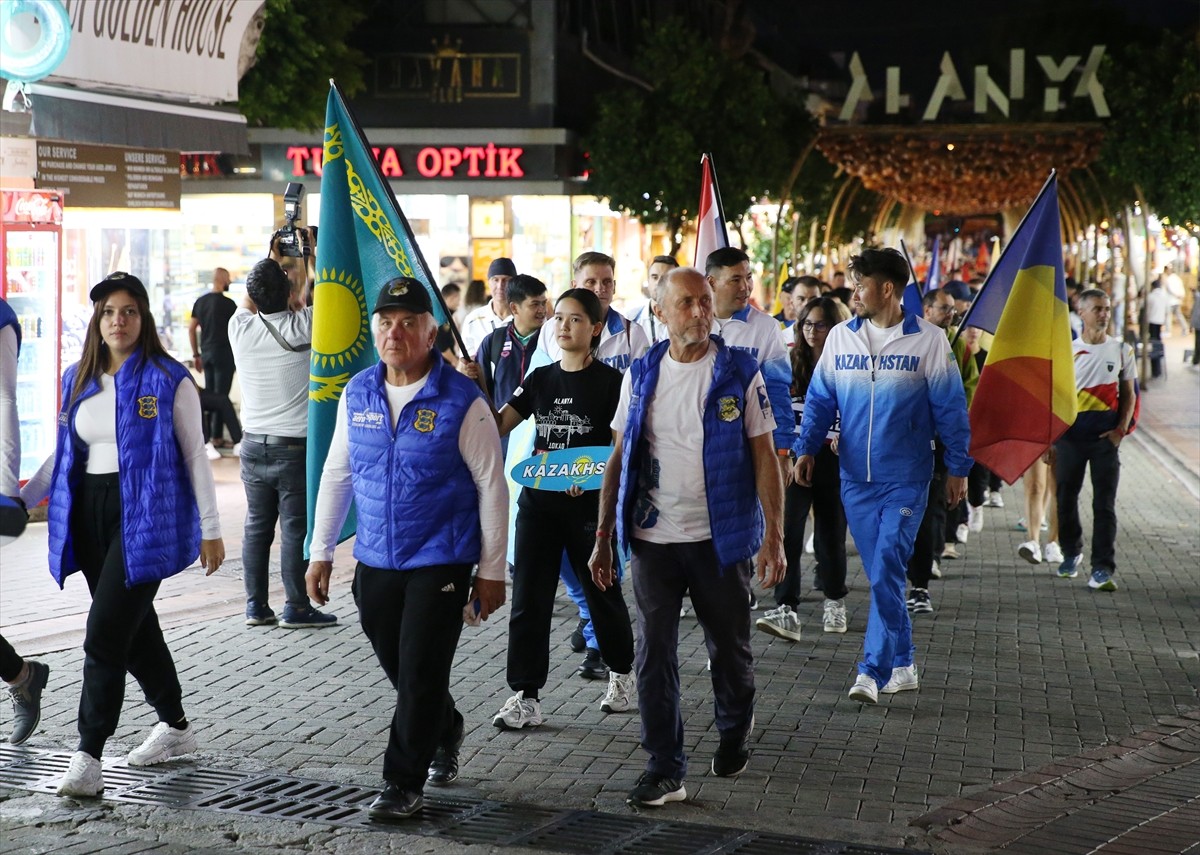 13. FAI Dünya Yamaç Paraşütü Hedef Şampiyonası, 36 ülkeden 143 sporcunun katılımıyla Antalya'nın...
