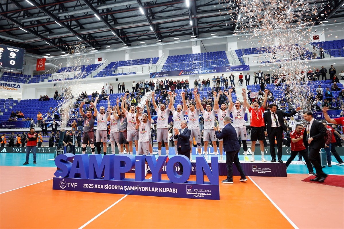 2025 Voleybol Erkekler AXA Sigorta Şampiyonlar Kupası'nı, Fenerbahçe Medicana'yı 3-1 yenen Ziraat...