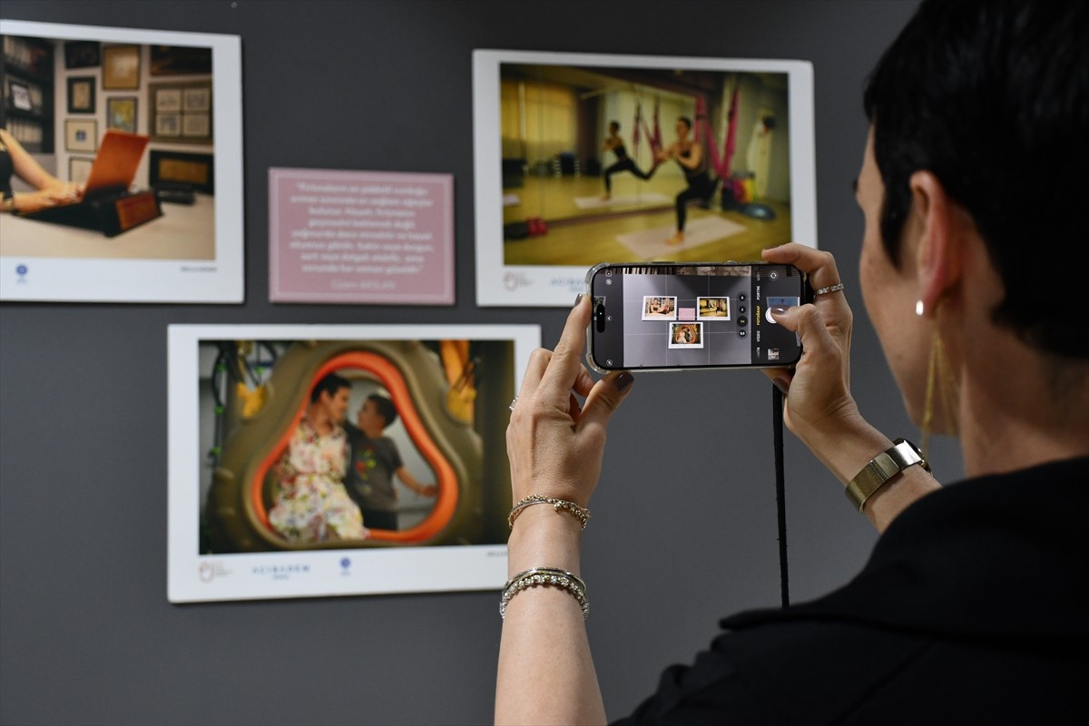 Adana'da meme kanseri farkındalık ayı kapsamında, Acıbadem Adana Hastanesi ile Pembe İzler Kadın...