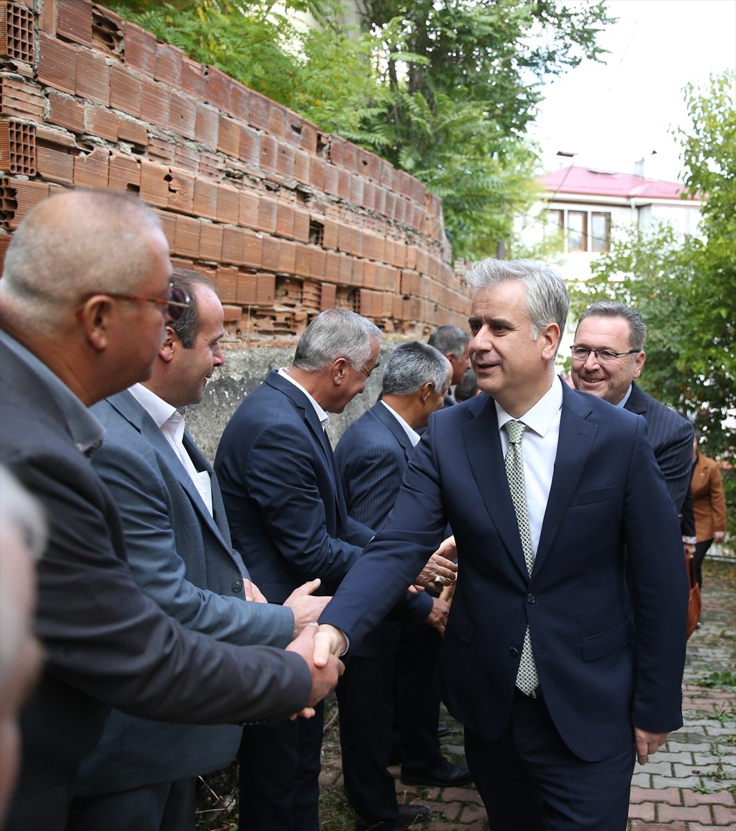 AK Parti Genel Başkan Yardımcısı Hasan Basri Yalçın (sağ 2), Kastamonu'da ziyaretlerde bulundu....