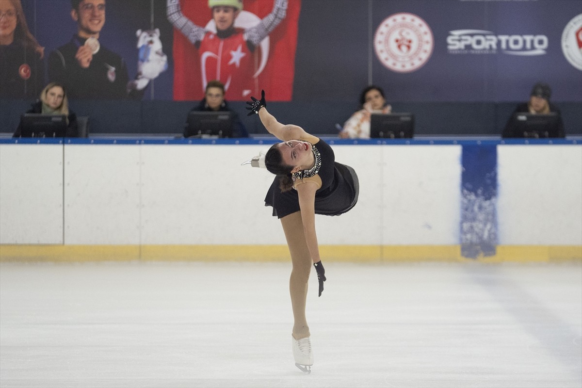 Ankara'da düzenlenen Uluslararası Artistik Buz Pateni Gordion Kupası başladı. Ümitköy Buz Sporları...