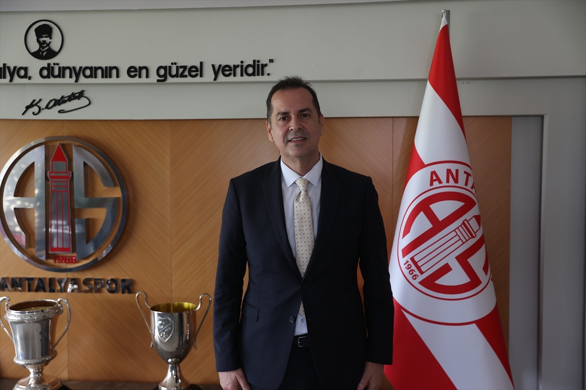 Antalyaspor Başkanı Rıza Perçin, AA muhabirine yaptığı açıklamada, Senegalli genç oyuncu Bachir...