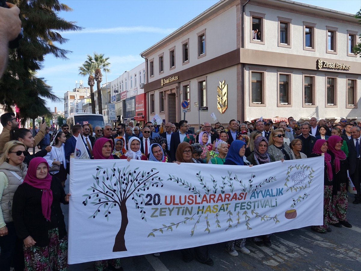 Balıkesir'in Ayvalık ilçesinde, "Turizmin değeri zeytinyağının başkenti Ayvalık’ta buluşalım"...