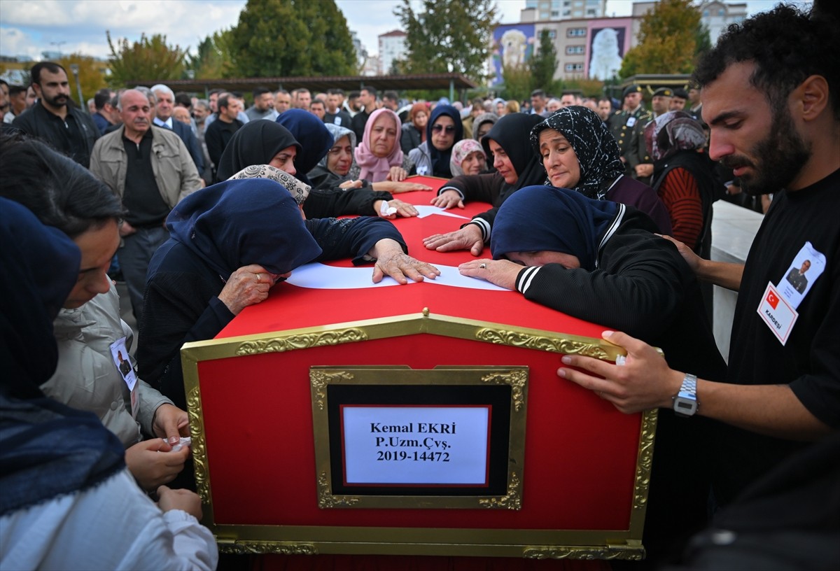 Balıkesir'in Edremit ilçesinde cezaevi firarisi Mustafa Emlik tarafından aracı gasbedelirek...