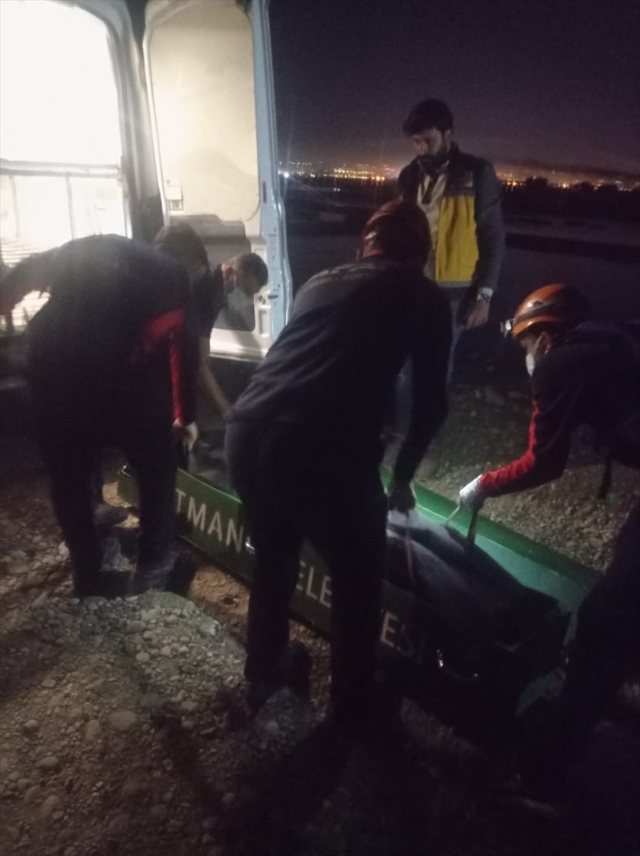Batman Çayı'nda erkek cesedi bulundu. Cenaze, Batman Eğitim ve Araştırma Hastanesi morguna...