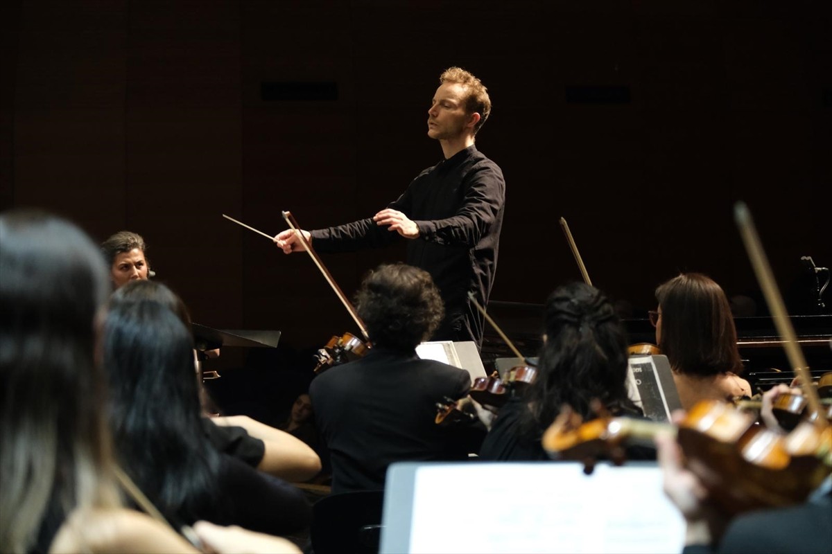 Bursa Bölge Devlet Senfoni Orkestrası (BBDSO), bu hafta düzenlenen periyodik konserde şef Niklas...