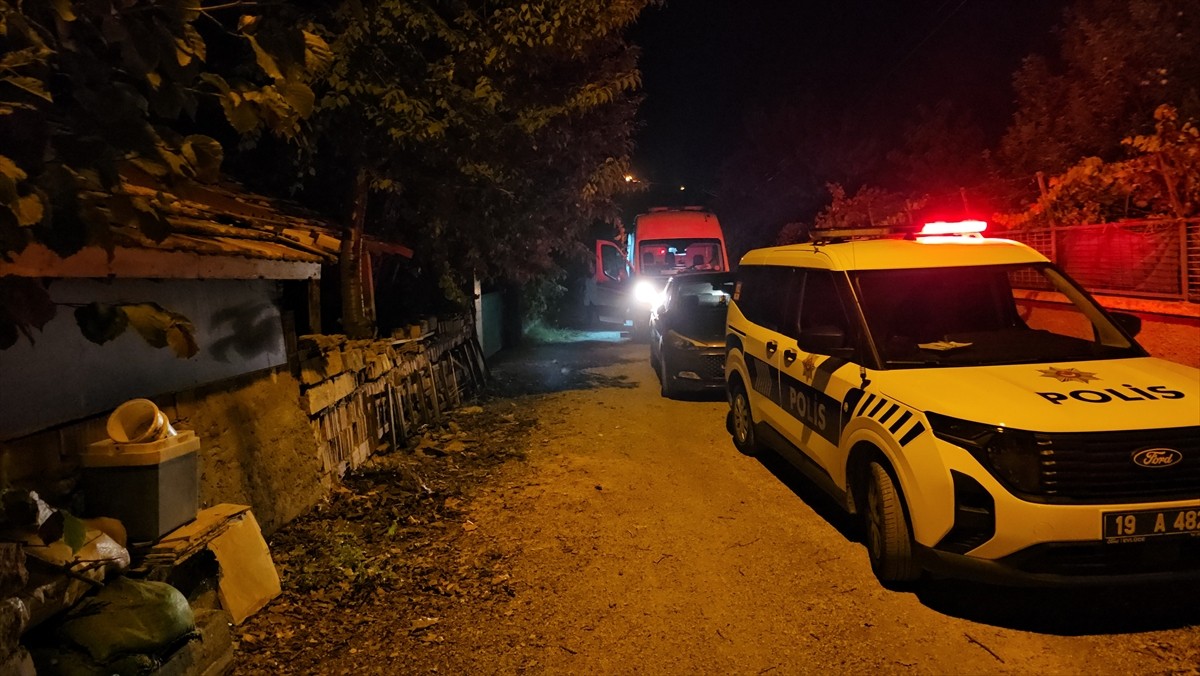 Çorum'da bir kişi oğlu tarafından silahla vurularak öldürüldü.