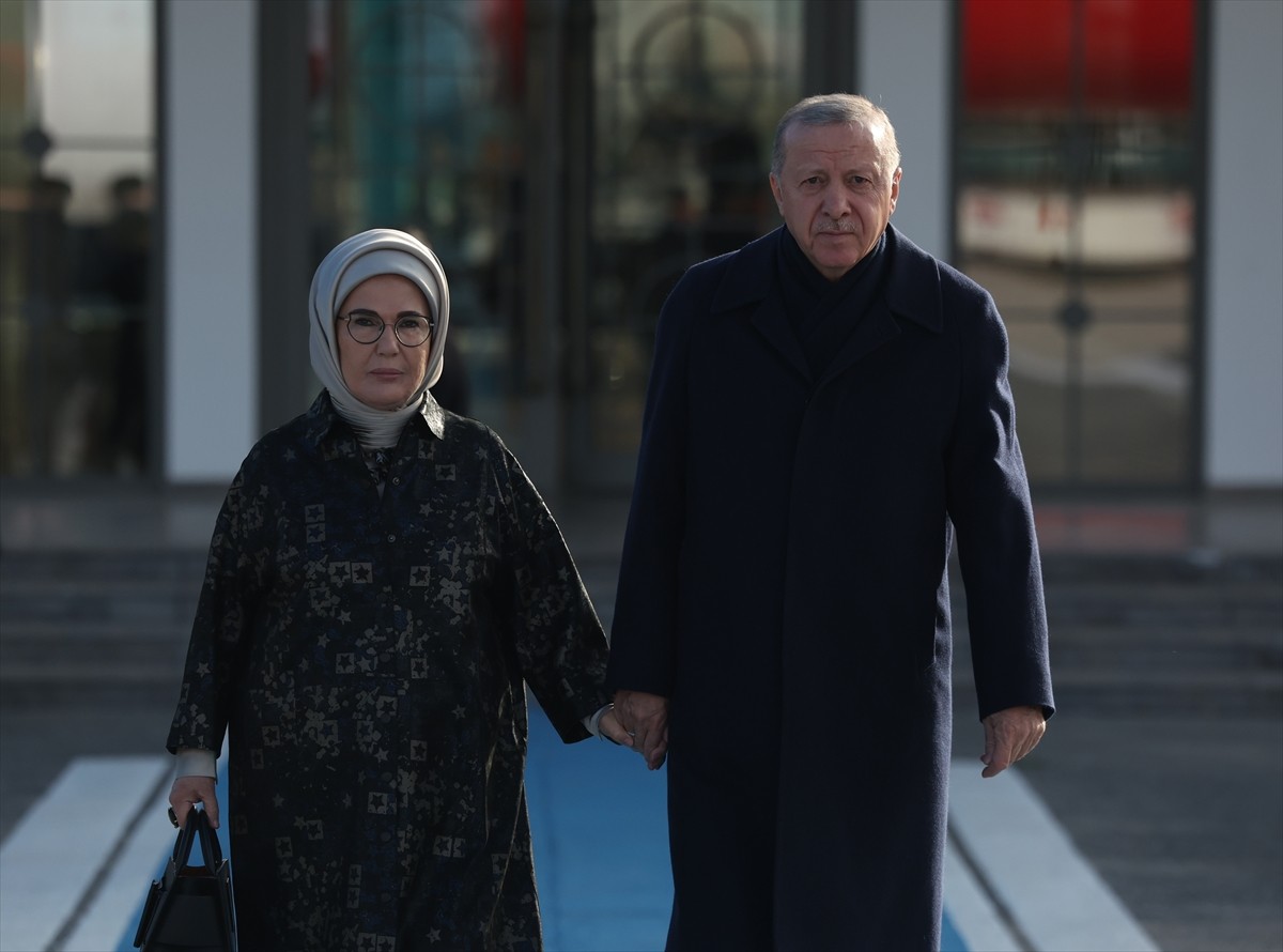 Cumhurbaşkanı Recep Tayyip Erdoğan, resmi ziyarette bulunmak üzere Kuveyt'e hareket etti....