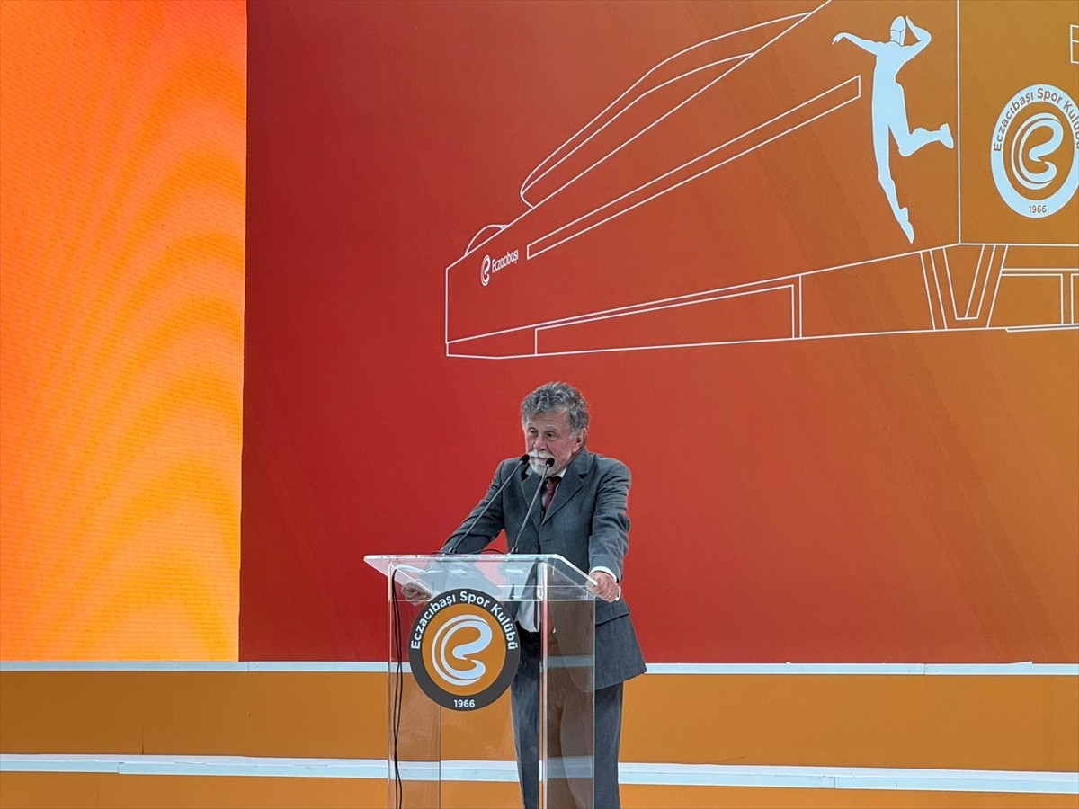 Eczacıbaşı Spor Kulübünün Kartal'da inşası tamamlanan yeni salonunun açılış töreni yapıldı....