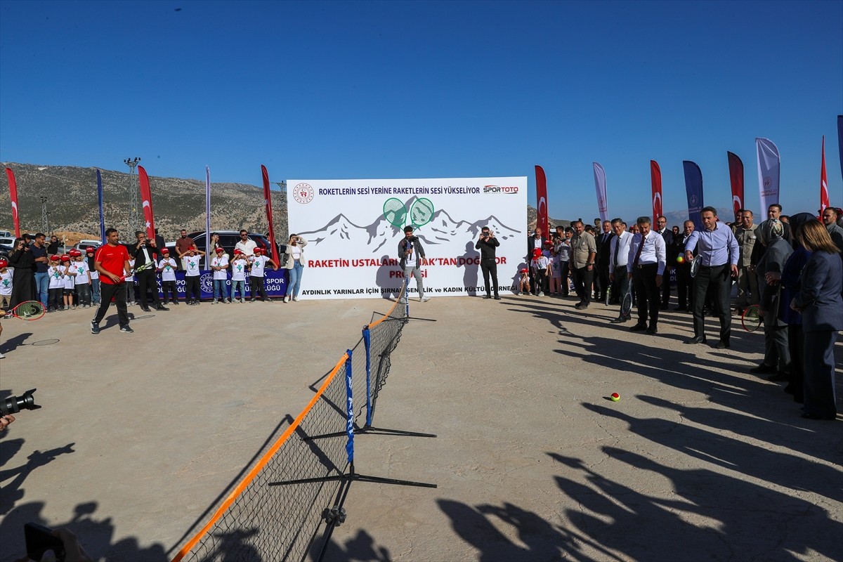 Enerji ve Tabii Kaynaklar Bakanı Alparslan Bayraktar, Gabar'da Gençlik ve Spor Bakanlığı ile Spor...