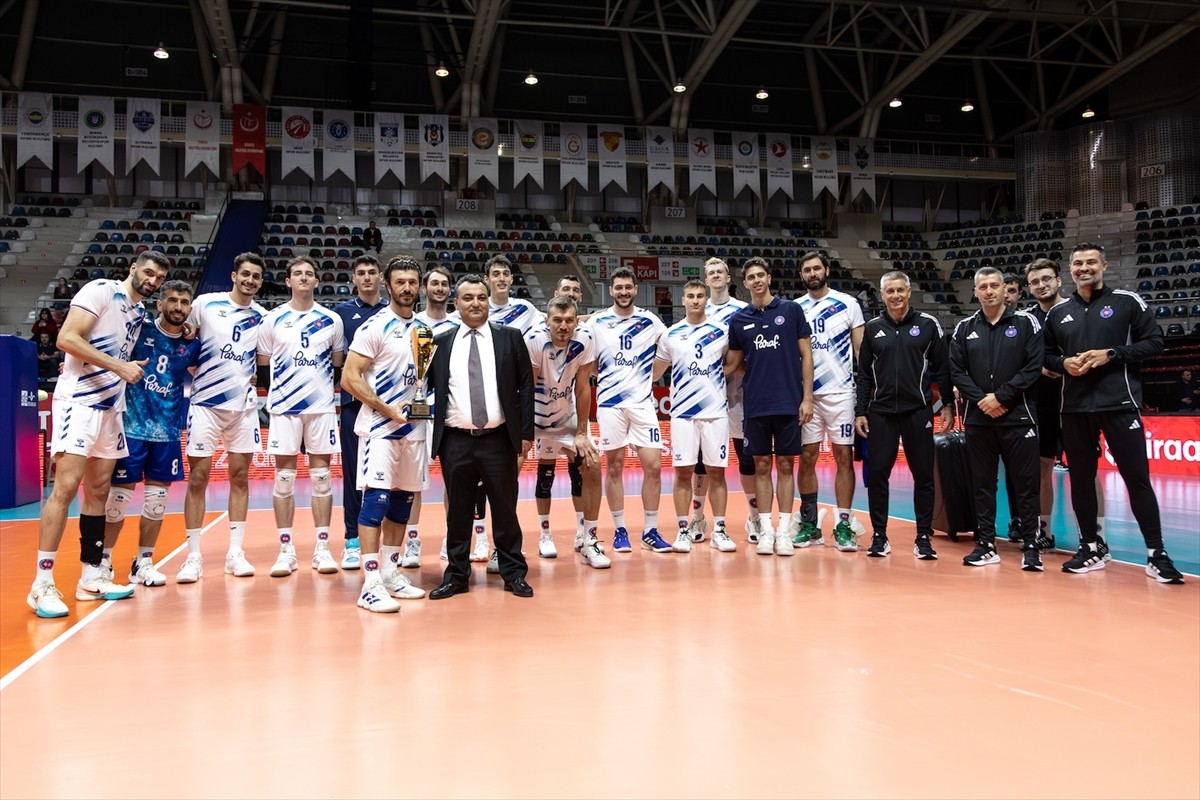 Erkekler voleybolda 2025 TSYD Ankara Cumhuriyet Kupası'nın üçüncülük maçında Spor Toto'yu 3-1...