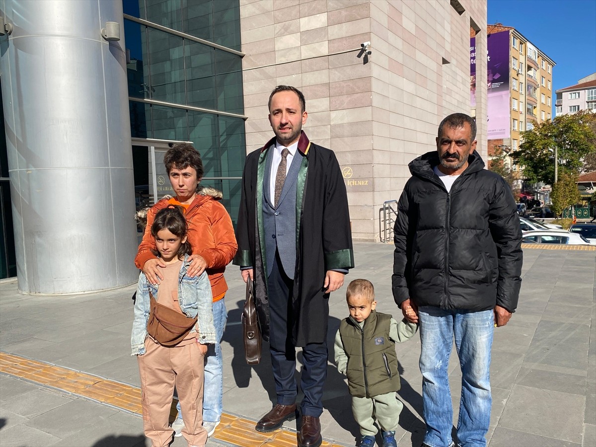 Eskişehir'de arkadaşının 1,5 yaşındaki oğlunu falçatayla yaraladığı, ardından kendi evini ateşe...