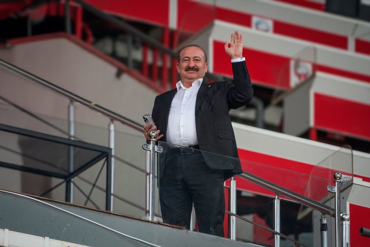 Gaziantep FK Başkanı Memik Yılmaz, ligde geride kalan 8 haftada gösterdikleri performanstan gurur...