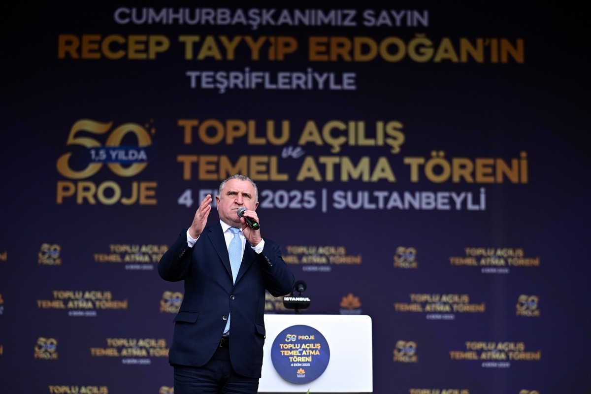 Gençlik ve Spor Bakanı Osman Aşkın Bak, Sultanbeyli Toplu Açılış ve Temel Atma Töreni'ne katılarak...