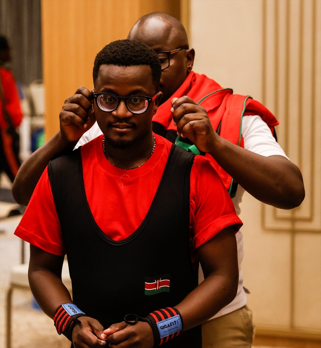 Görme Engelliler Dünya Halter Şampiyonası, 9 ülkeden 100'den fazla sporcunun katılımıyla Mersin'de...