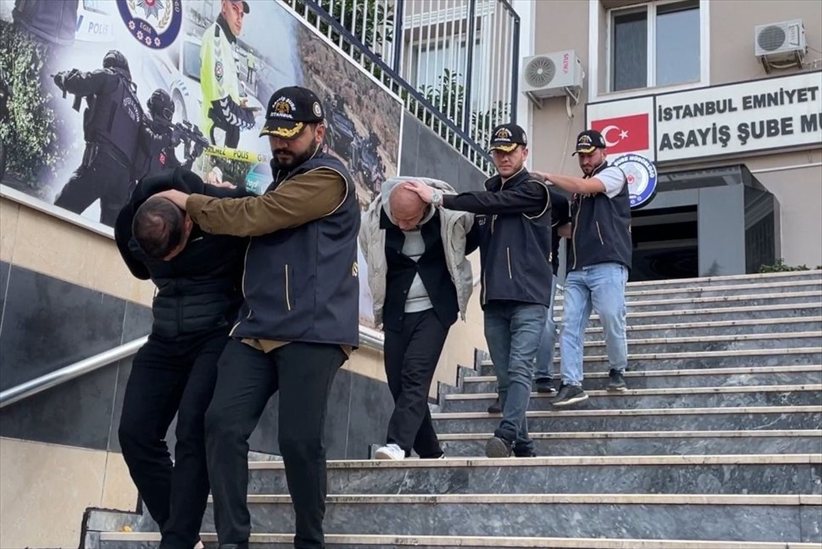 İstanbul'da araç kiralama vaadiyle 6 milyon liralık dolandırıcılık yaptıkları iddiasıyla yakalanan...