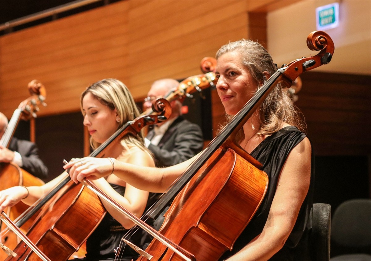 İzmir Devlet Senfoni Orkestrası, 2025-2026 sezonuna Beethoven ve Çaykovski'nin eserleriyle...