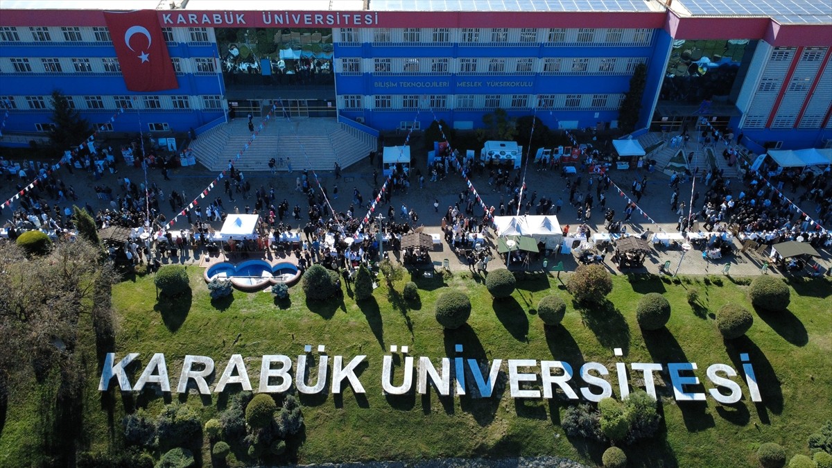 Karabük'te "KBÜFEST- 81 İl Karabük Üniversitesinde Buluşuyor" etkinliği başladı. Karabük...