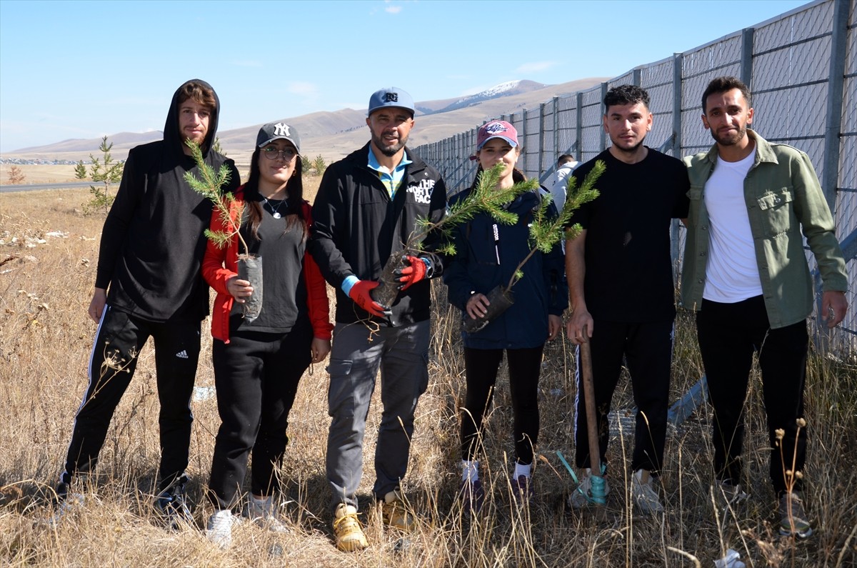 Kars'ın Sarıkamış ilçesinde 90 bin şehit anısına "Senin de Bir Sarıçam Ağacın Olsun" ağaç dikme...