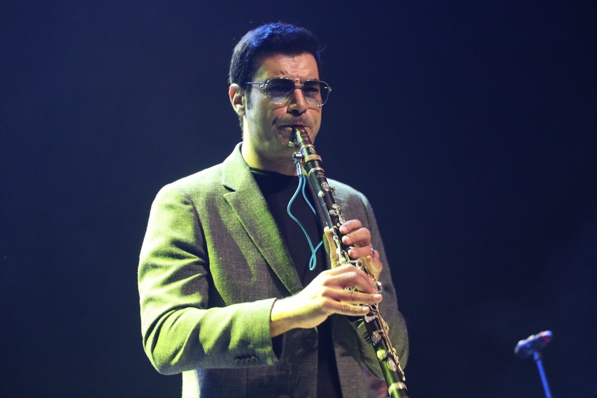 Kayseri'de Erciyes Dağı'na kurulması planlanan turizm ormanına destek amacıyla konser düzenlendi....