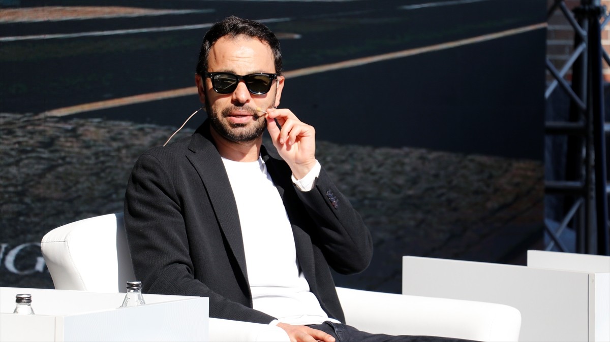 Kocaelispor Teknik Direktörü Selçuk İnan (fotoğrafta) ile futbolculardan Gökhan Değirmenci ve...