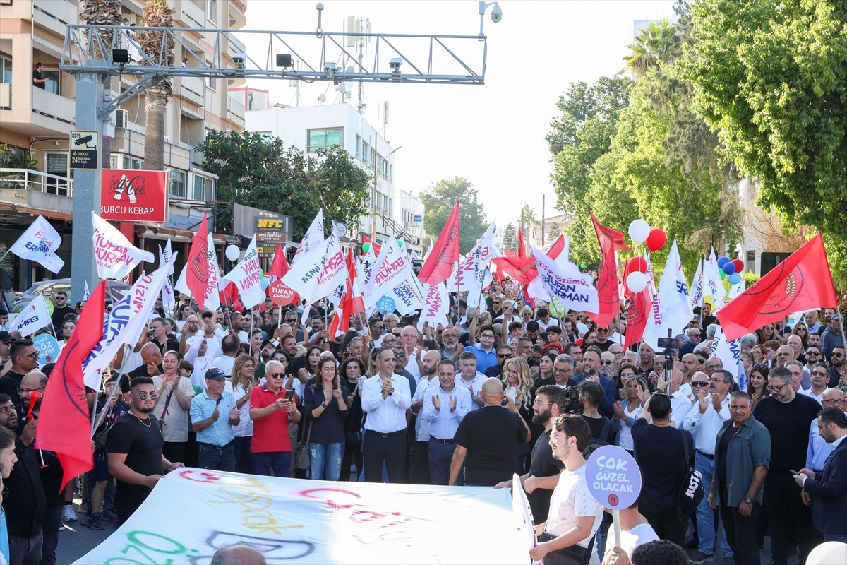 Kuzey Kıbrıs Türk Cumhuriyeti'nde (KKTC) yarın yapılacak cumhurbaşkanı seçiminde aday olan ana...
