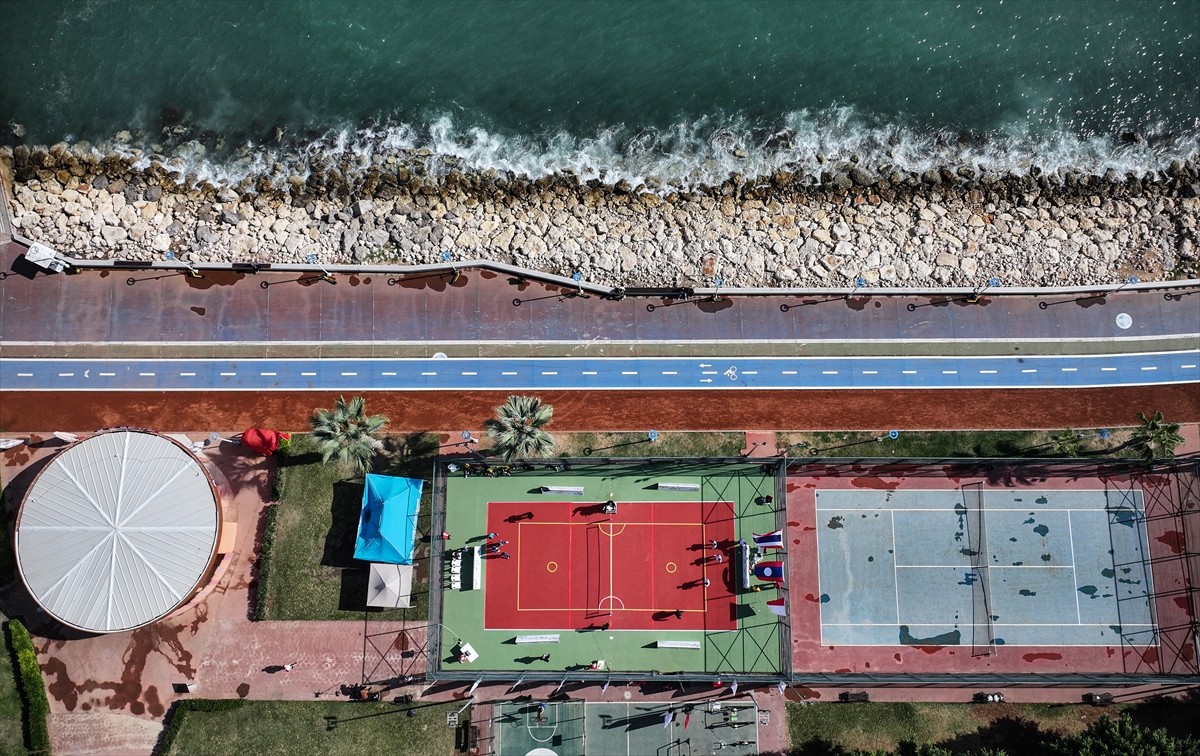 Mersin'de organize edilen Dünya Bedensel Engelliler Plaj Oyunları'nda eleme müsabakaları başladı....